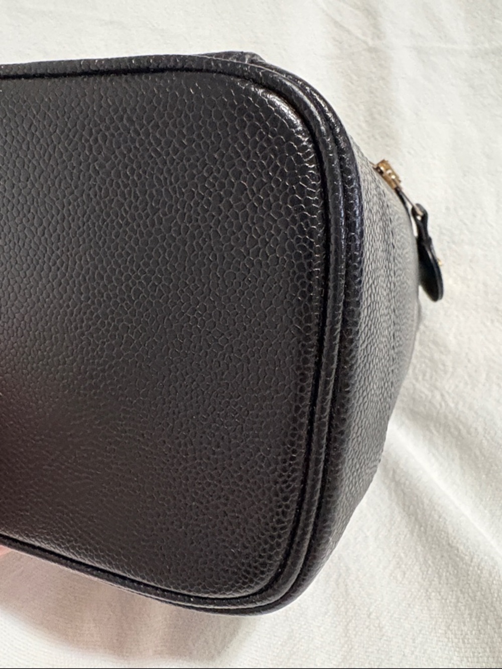 CHANEL Black Caviar Leather Vanity Case with Gold Zipper - Picture 3 of 6
